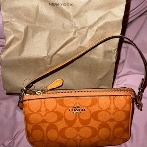 BRAND NEW WOMANS COACH PURSE